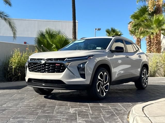 2026 Chevrolet Trax 2RS in White Sands — front three-quarter view